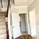 Spacious Five-bedroom House Close To Centre - Orchid House 度假居