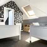 度假居 Spacious Five-bedroom House Close To Centre - Orchid House *
