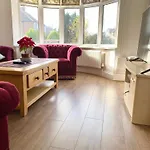 Spacious Five-bedroom House Close To Centre - Orchid House *