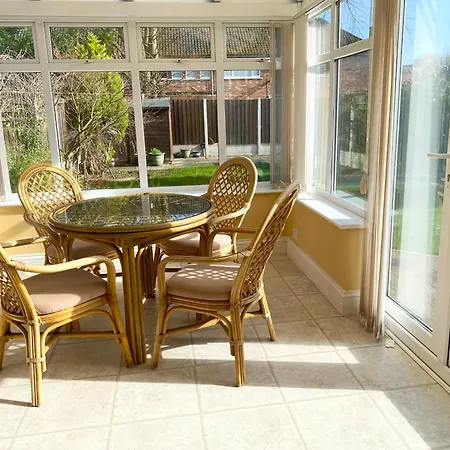 Holiday home Spacious Five-bedroom House Close To Centre - Orchid House *