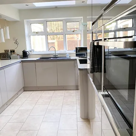 Spacious Five-bedroom House Close To Centre - Orchid House * York