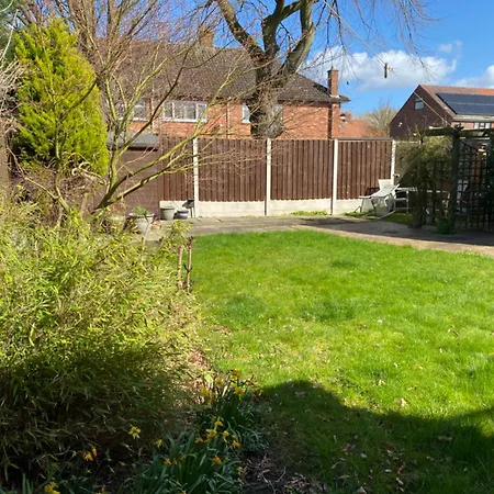 Spacious Five-bedroom House Close To Centre - Orchid House * York