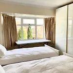 Spacious Five-bedroom House Close To Centre - Orchid House Holiday home York