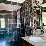 Spacious Five-bedroom House Close To Centre - Orchid House * York