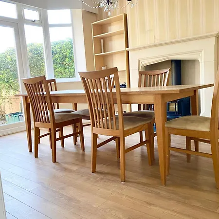 펜션 Spacious Five-bedroom House Close To Centre - Orchid House *