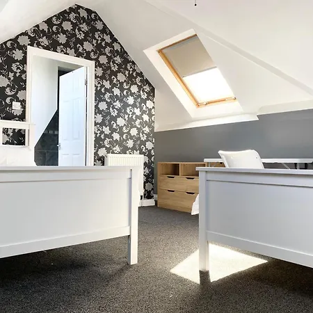 펜션 Spacious Five-bedroom House Close To Centre - Orchid House *